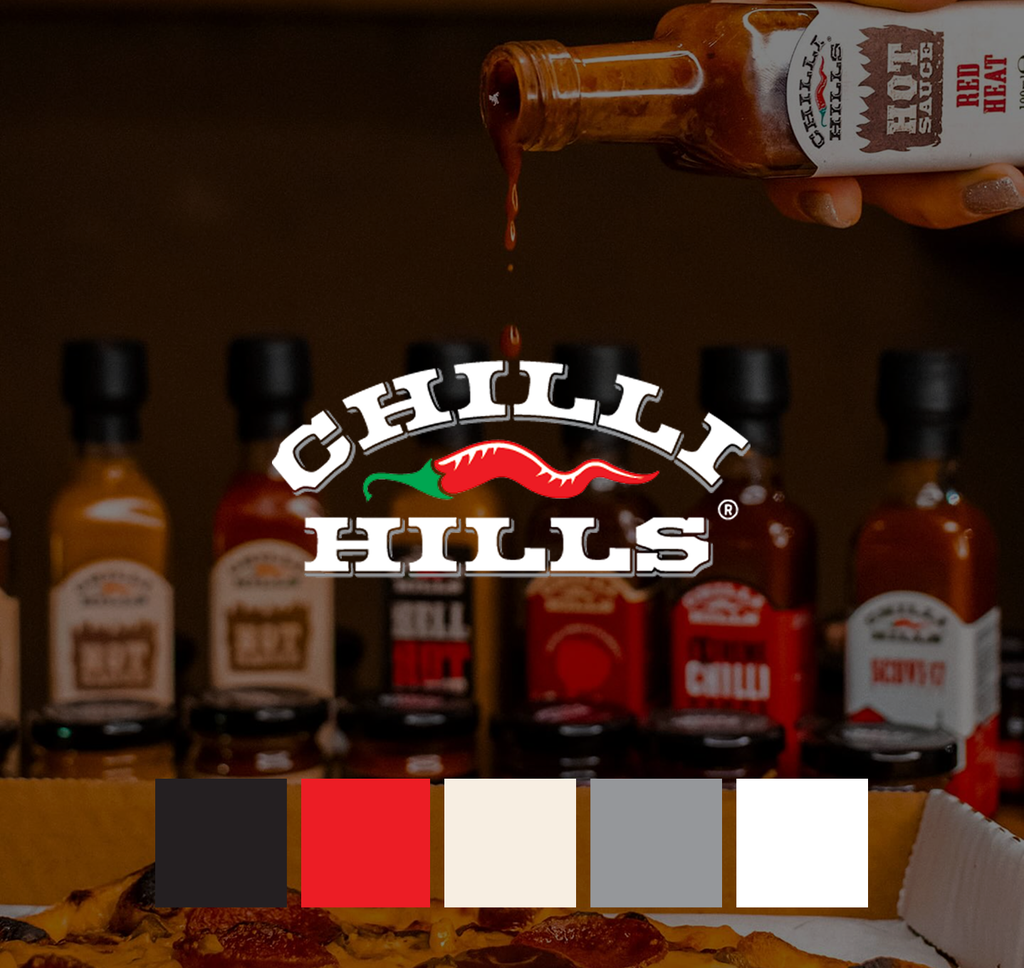 Логотип и цветова палитра на Chilli Hills върху продуктова фотография