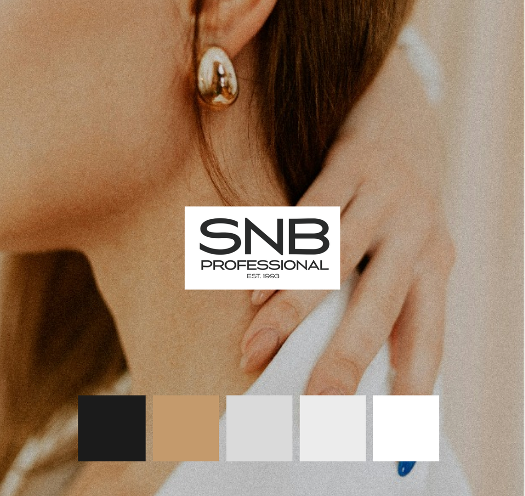 Логотип SNB Professional и цветова палитра върху фотография на маникюр